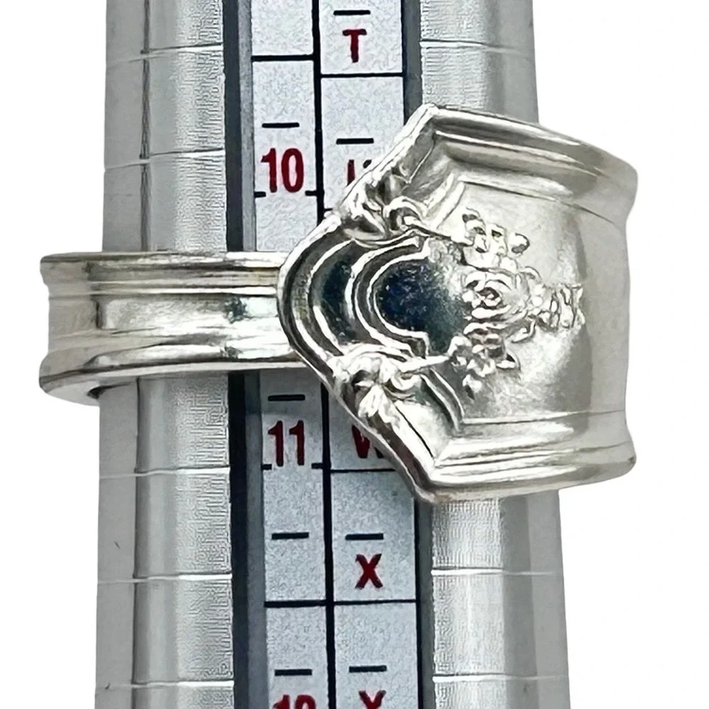 WM Rogers Vintage‎ Silverplate Spoon Ring Floral Scroll Bypass Size 10.5